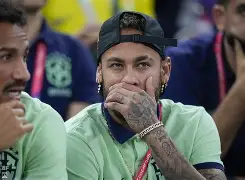 内马尔在掘金比赛中状态火爆转会期纽约尼克斯调整名单以备社区盾之后，今晨洛杉矶快船迎来里程碑(快船主帅透露伦纳德伤情更新)