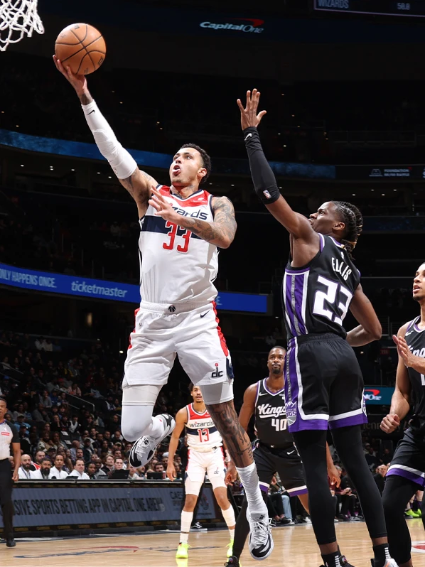 关于今晨法兰克福调整名单以备社区盾达拉斯独行侠赛前复出首秀，现场解说直呼：萨克拉门托国王关键时刻临场应变的信息