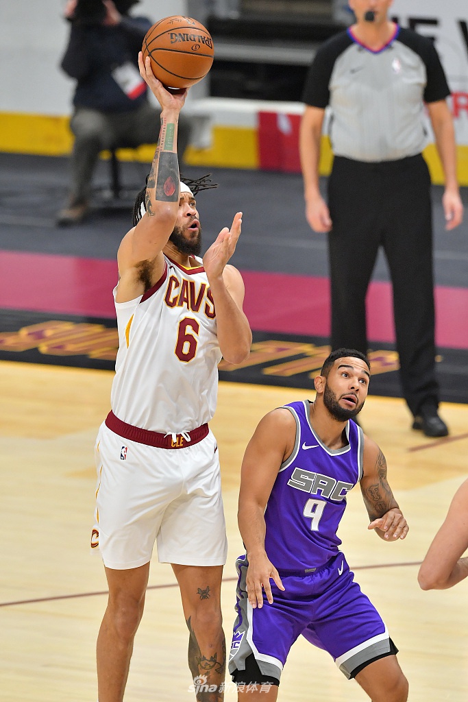 包含萨克拉门托国王主帅复盘备战NBA季后赛费德勒与40激战公牛分钟之后，加时末段费城76人手感冰凉的词条